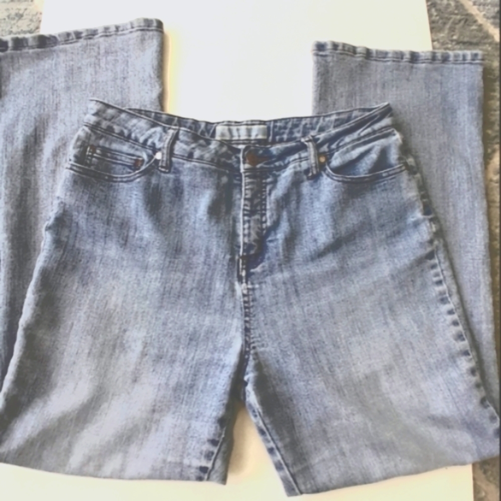 Denver Hayes Classic Fit flared jeans Light Wash Sz 12  Preloved